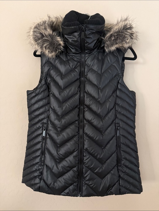 BCBGeneration Jackets & Blazers - BCBGeneration Black Puffer Vest Down Blend w/Faux Fur Detachable Hood Sz M